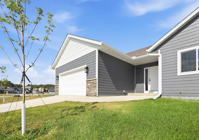 Photo 3 of Townhouse for sale at 2050 13th Street Nw, Faribault, MN 55021 | MLS# 7079811 | Listing updated on 2026-10-07
