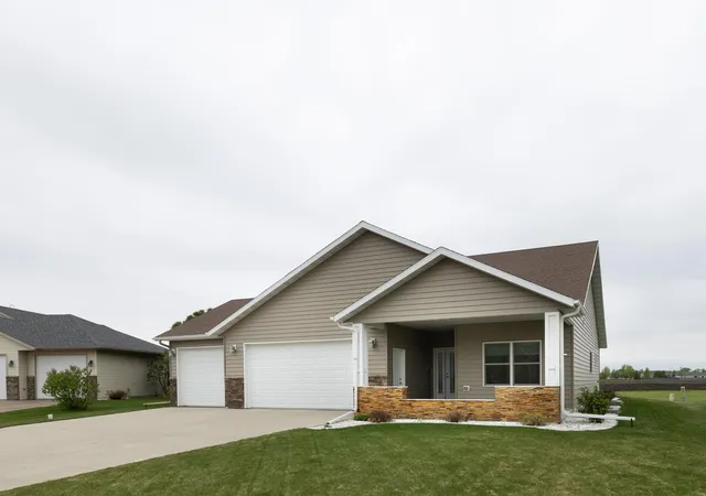 Homes for sale in Moorhead, MN | 647 43 1/2 Ave S, Moorhead, MN 56560 | MLS# 7079852