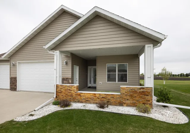 Homes for sale in Moorhead, MN | 647 43 1/2 Ave S, Moorhead, MN 56560 | MLS# 7079852