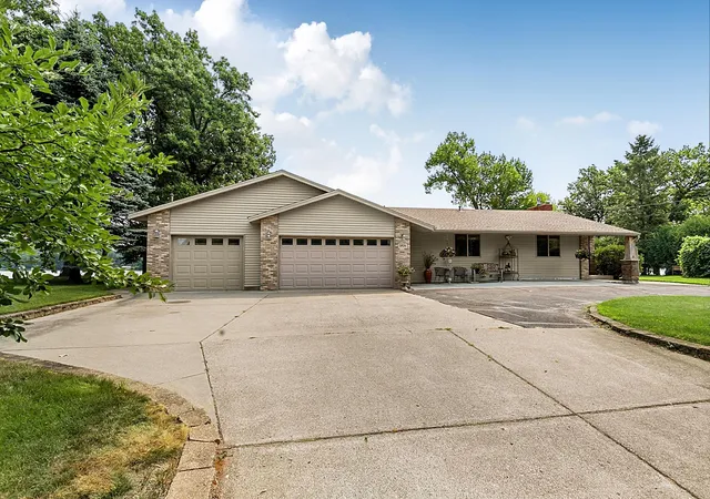 2nd image of 904 Riverside Ave N, Sartell, MN 56377 | MLS# 7079911