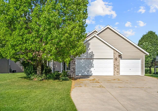 Homes for sale in Northfield, MN | 2012 Sunnyview Ln, Northfield, MN 55057 | MLS# 7079941