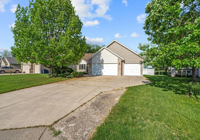 Homes for sale in Northfield, MN | 2012 Sunnyview Ln, Northfield, MN 55057 | MLS# 7079941