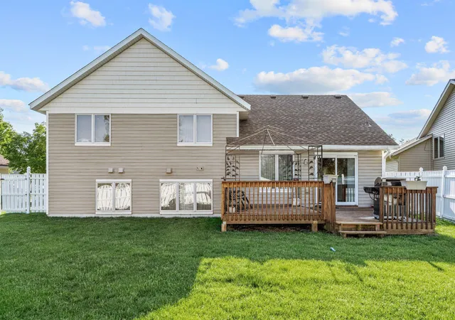 Homes for sale in Northfield, MN | 2012 Sunnyview Ln, Northfield, MN 55057 | MLS# 7079941