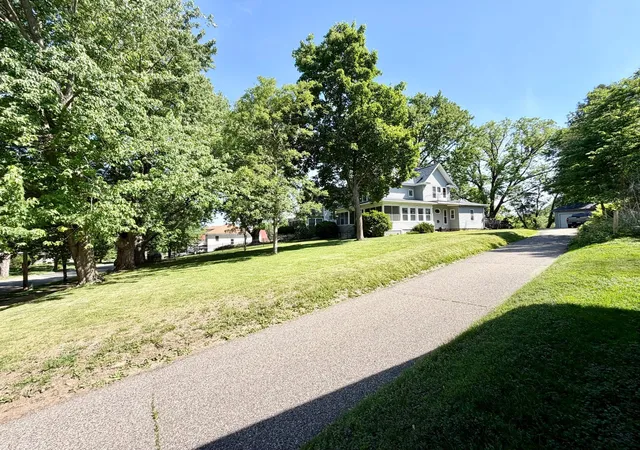 2nd image of 817 Central Ave, Red Wing, MN 55066 | MLS# 7079953