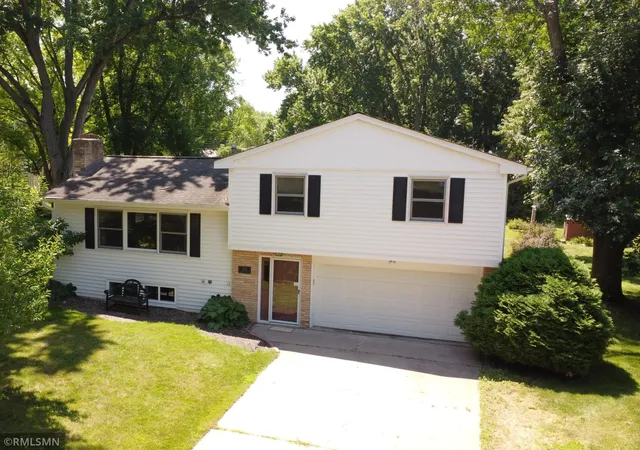 Photo 1 of Single family home for sale at 16401 Temple Dr S, Minnetonka, MN 55345 | MLS# 7080043 | Listing updated on 2026-08-25