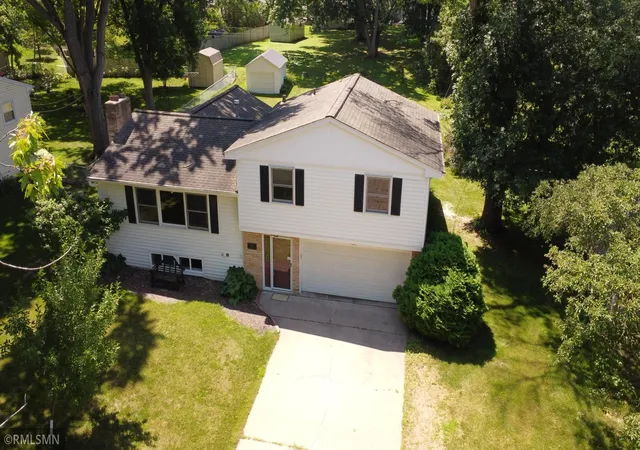 Photo 2 of Single family home for sale at 16401 Temple Dr S, Minnetonka, MN 55345 | MLS# 7080043 | Listing updated on 2026-08-25