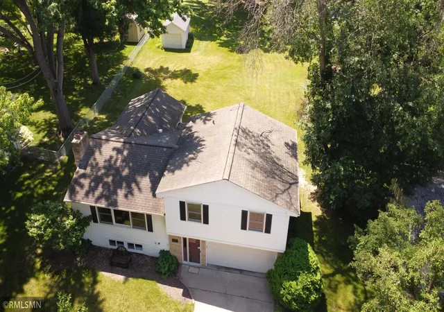 Photo 3 of Single family home for sale at 16401 Temple Dr S, Minnetonka, MN 55345 | MLS# 7080043 | Listing updated on 2026-08-25