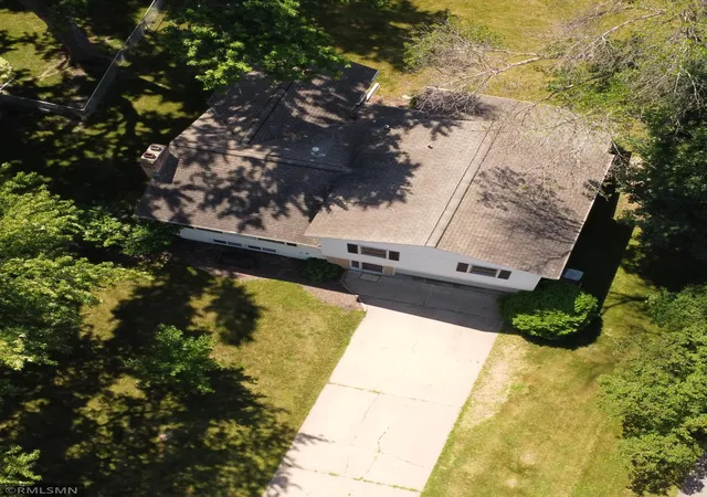 Photo 3 of Single family home for sale at 16401 Temple Dr S, Minnetonka, MN 55345 | MLS# 7080043 | Listing updated on 2026-08-25