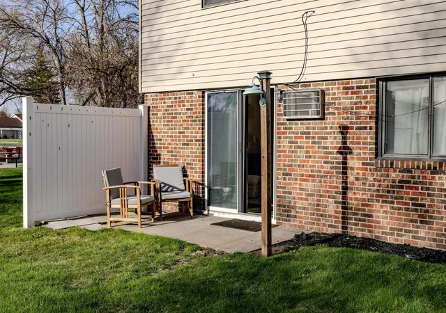 2nd image of 208 NW 5th St NW, Dilworth, MN 56529