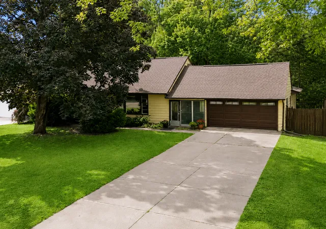1st image of 988 Sherren St W, Saint Paul, MN 55113 | MLS# 7080225