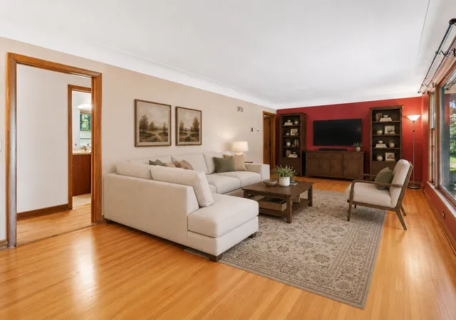 5th image of 988 Sherren St W, Saint Paul, MN 55113 | MLS# 7080225
