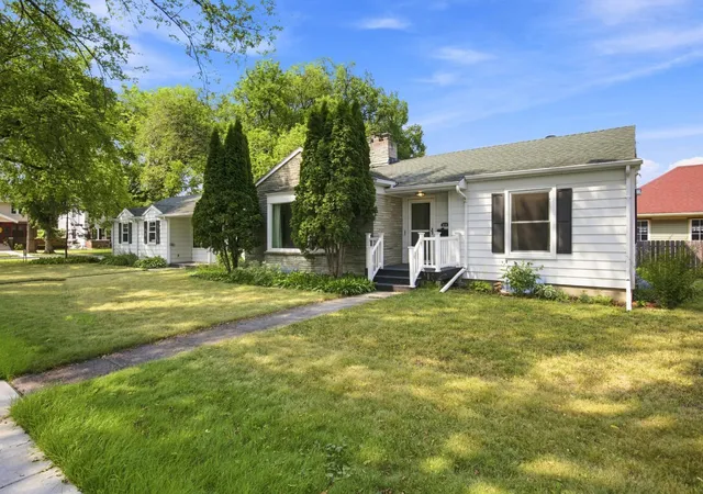 Photo 1 of Single family home for sale at 615 10th Avenue S, Fargo, ND 58103 | MLS# 7080314 | Listing updated on 2026-08-19