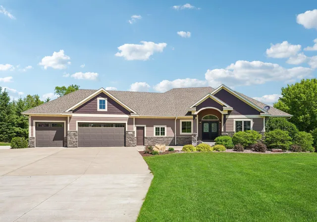 Homes for sale in New Prague, MN | 1528 Cottonwood Trl, New Prague, MN 56071 | MLS# 7080334