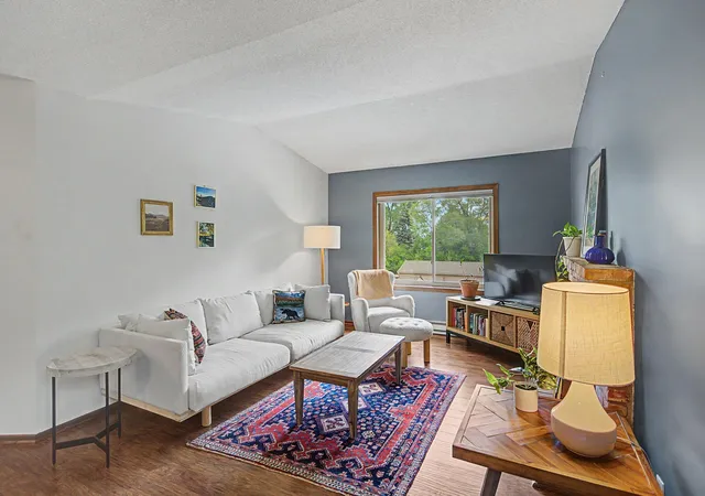5th image of 2030 Ridge Dr, St. Louis Park, MN 55416