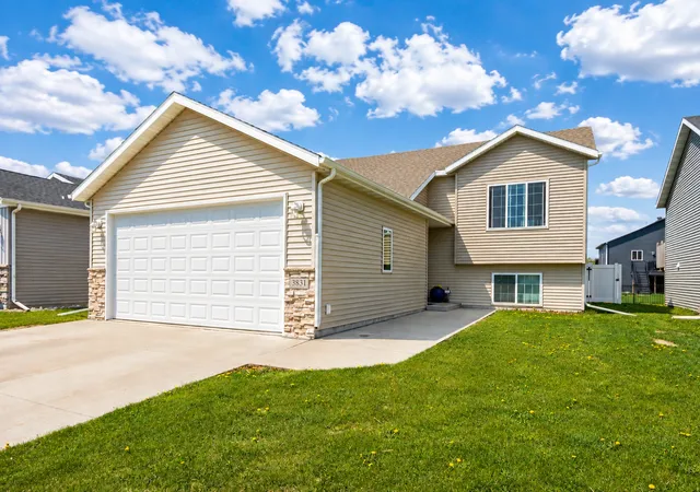 Photo 1 of Single family home for sale at 3831 32nd Street S, Moorhead, MN 56560 | MLS# 7080430 | Listing updated on 2026-10-09