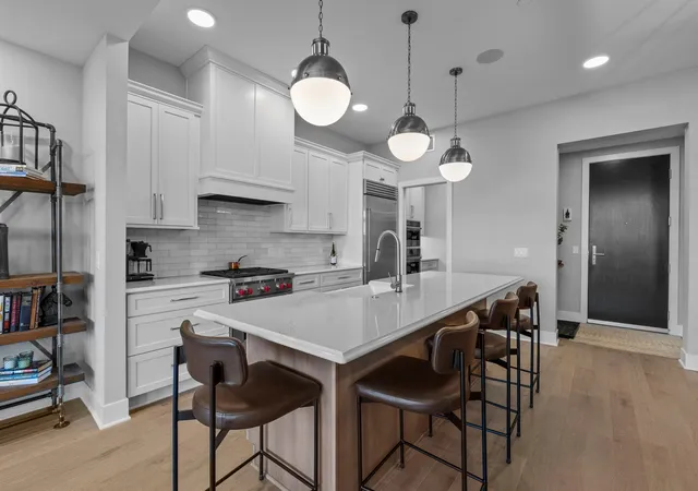 4th image of 1 Hl Farm Rd, North Oaks, MN 55127