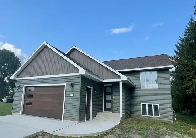 1st image of 201 25th St Sw, Austin, MN 55912 | MLS# 7080450