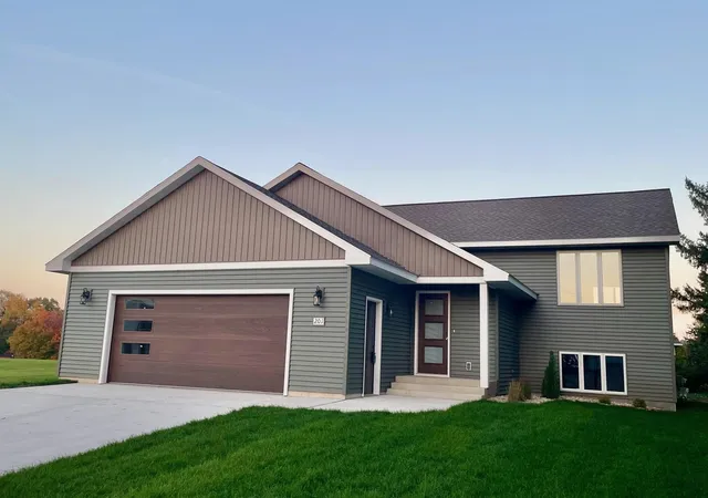 Photo 1 of Single family home for sale at 201 25th Street Sw, Austin, MN 55912 | MLS# 7080450 | Listing updated on 2026-10-06