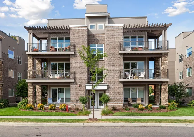 3rd image of 3970 Wooddale Ave S, St. Louis Park, MN 55416