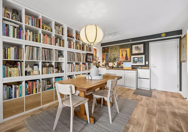 Listing Photo 5 - Condo for sale in building located at 52 Groveland Ter, Minneapolis, MN 55403 - Unit #A304