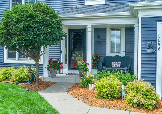 Photo 2 of Single family home for sale at 3096 Copper Oaks Draw, Saint Paul, MN 55125 | MLS# 7080670 | Listing updated on 2026-08-31