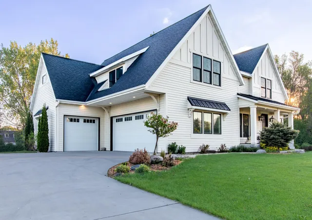 Photo 3 of Single family home for sale at 1424 Fairacre Ln Sw, Willmar, MN 56201 | MLS# 7080743 | Listing updated on 2026-08-12