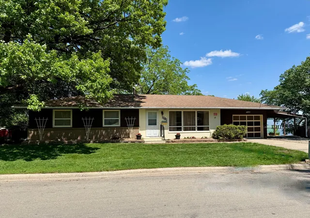 1st image of 1201 Frank Hall Dr, Albert Lea, MN 56007 | MLS# 7080812