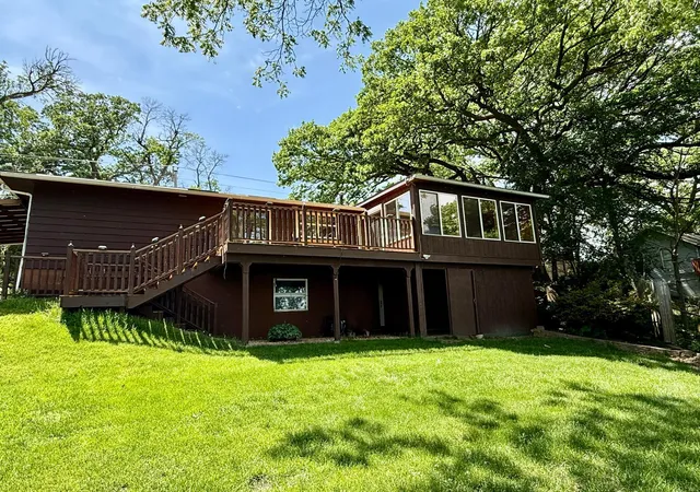 2nd image of 1201 Frank Hall Dr, Albert Lea, MN 56007 | MLS# 7080812