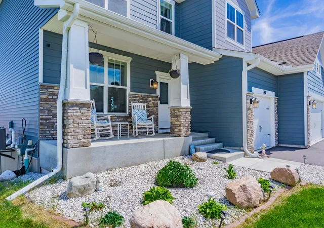 Photo 4 of Single family home for sale at 1407 Ironwood Ct, Carver, MN 55315 | MLS# 7080887 | Listing updated on 2026-10-02