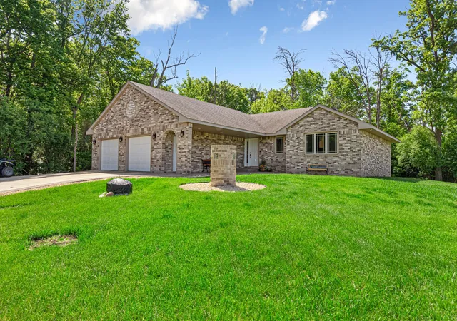 1st image of 905 Brook Ln Ne, Owatonna, MN 55060 | MLS# 7080912