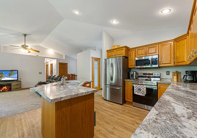 3rd image of 905 Brook Ln Ne, Owatonna, MN 55060 | MLS# 7080912
