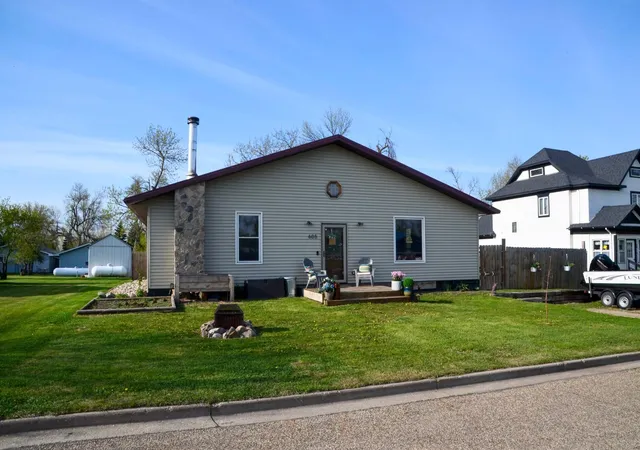 Photo 1 of Single family home for sale at 605 Ingalls Ave, Hope, ND 58046 | MLS# 7081007 | Listing updated on 2026-08-27