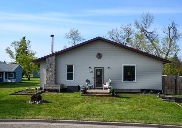 Photo 2 of Single family home for sale at 605 Ingalls Ave, Hope, ND 58046 | MLS# 7081007 | Listing updated on 2026-08-27