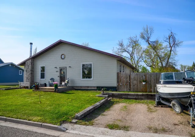 Photo 3 of Sale Pending at 605 Ingalls Ave, Hope, ND 58046 | MLS# 7081007 | Listing updated on 2026-10-23