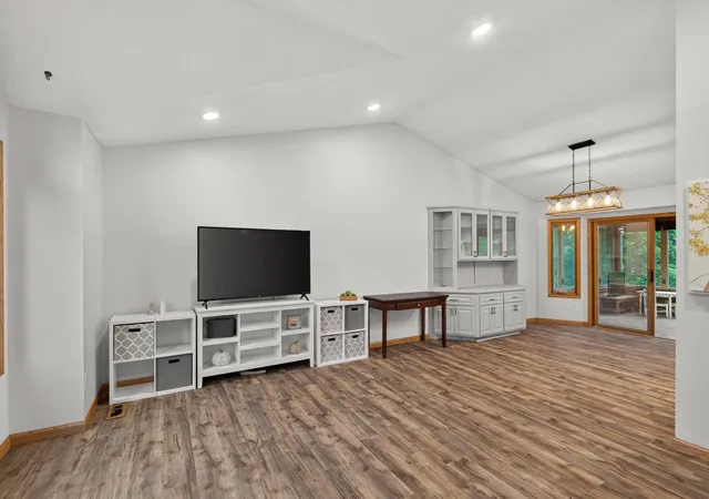 Photo 3 of Single family home for sale at 135 Obrien Pkwy, Belle Plaine, MN 56011 | MLS# 7081054 | Listing updated on 2026-10-02