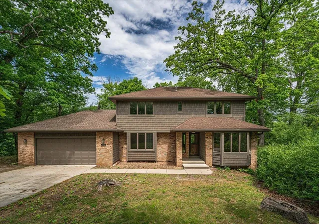 2nd image of 1473 Lake Park Cir, Saint Paul, MN 55122 | MLS# 7081191