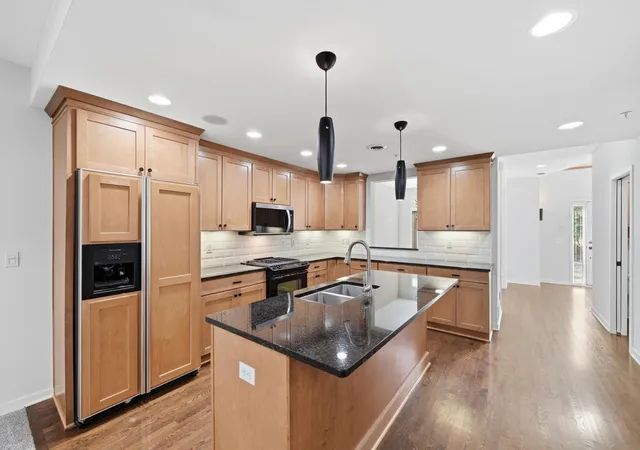 Photo 2 of Single family home for sale at 635 Willoughby Way W, Hopkins, MN 55305 | MLS# 7081222 | Listing updated on 2026-09-06