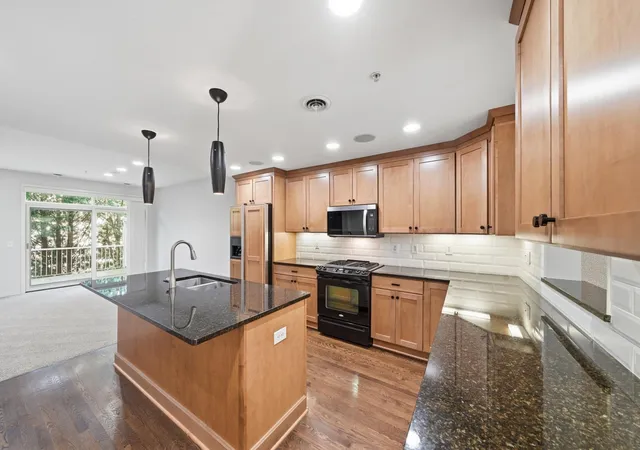 Photo 3 of Single family home for sale at 635 Willoughby Way W, Hopkins, MN 55305 | MLS# 7081222 | Listing updated on 2026-09-06