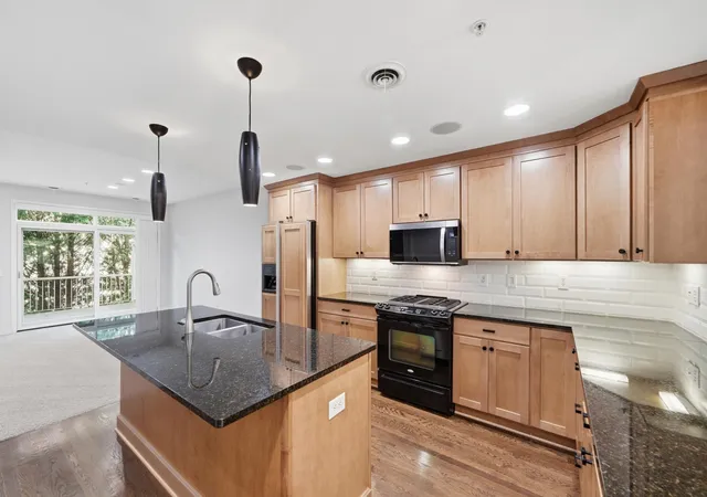 Photo 3 of Single family home for sale at 635 Willoughby Way W, Hopkins, MN 55305 | MLS# 7081222 | Listing updated on 2026-09-06