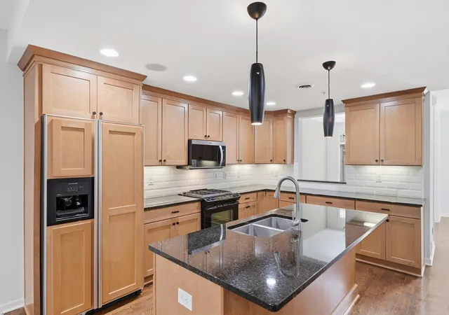 Photo 4 of Single family home for sale at 635 Willoughby Way W, Hopkins, MN 55305 | MLS# 7081222 | Listing updated on 2026-09-06