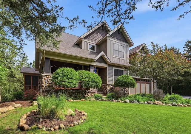 1st image of 492 E Cove Rd, Hudson, WI 54016 | MLS# 7081270