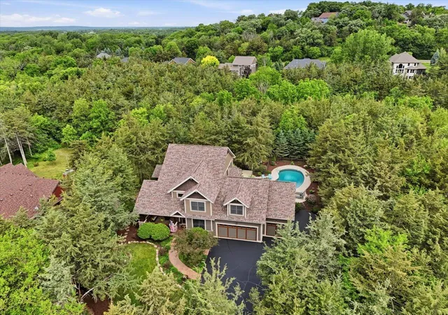 33rd image of 492 E Cove Rd, Hudson, WI 54016 | MLS# 7081270