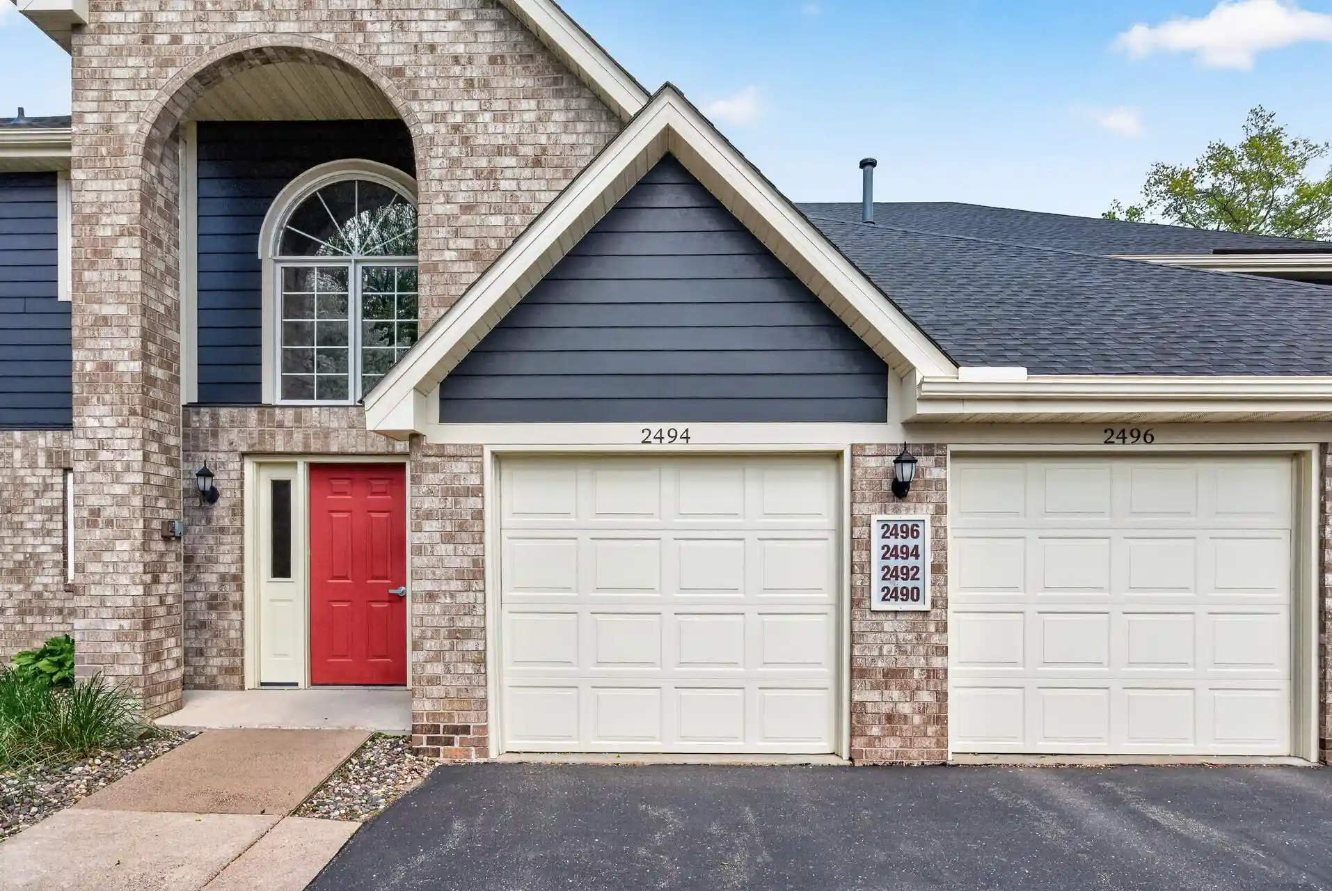 Listing Photo 2 - Condo for sale in 2494 Wilshire Ct located at 2494 Wilshire Ct, Mendota Heights, MN 55120 - Unit 2494 Wilshire Ct