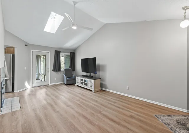 3rd image of 2494 Wilshire Ct, Mendota Heights, MN 55120 | MLS# 7081372