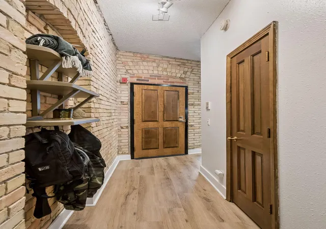 2nd image of 601 S 9Th St #1, Minneapolis, MN 55404 | MLS# 7081396