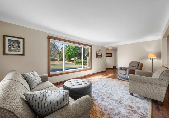 Photo 4 of Sale Pending at 3887 Van Dyke St, Saint Paul, MN 55110 | MLS# 7081420 | Listing updated on 2026-10-08