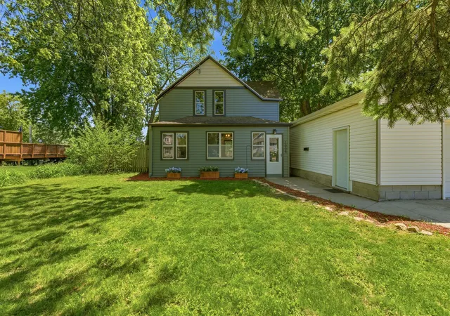 Homes for sale in Mankato, MN | 1035 E Main St, Mankato, MN 56001 | MLS# 7081449