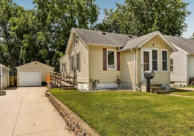 1st image of 212 10 1/2 St Se, Rochester, MN 55904 | MLS# 7081494