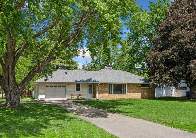 Photo 3 of Single family home for sale at 6 Mission Ln, Minneapolis, MN 55420 | MLS# 7081508 | Listing updated on 2026-08-31
