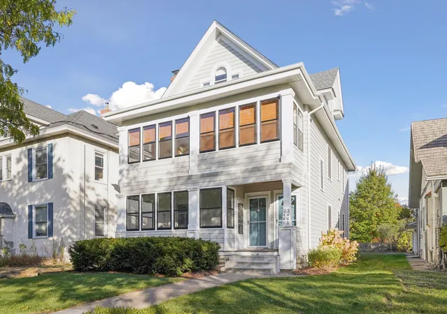 2nd image of 2441 Dupont Ave S, Minneapolis, MN 55405 | MLS# 7081567
